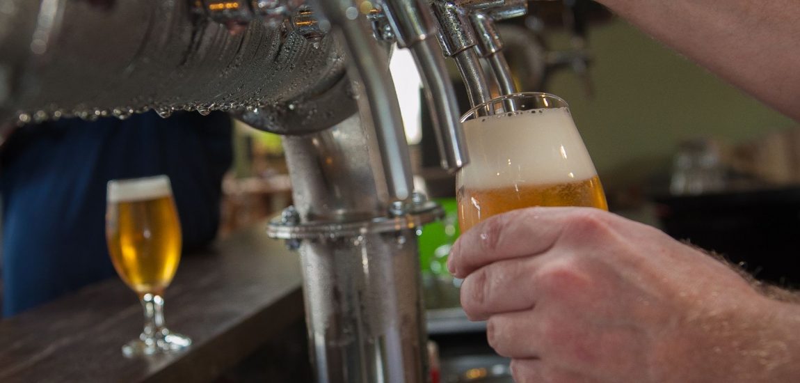 Em clima de Copa, setor cervejeiro estima fechar o ano com 8% em alta no consumo