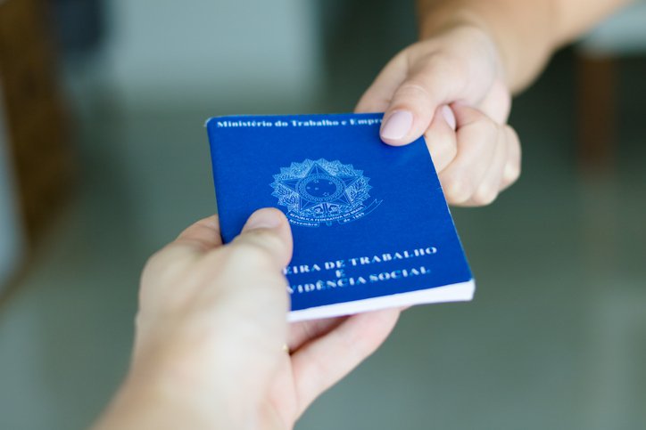 Número de brasileiros desempregados há mais de dois anos atinge novo recorde