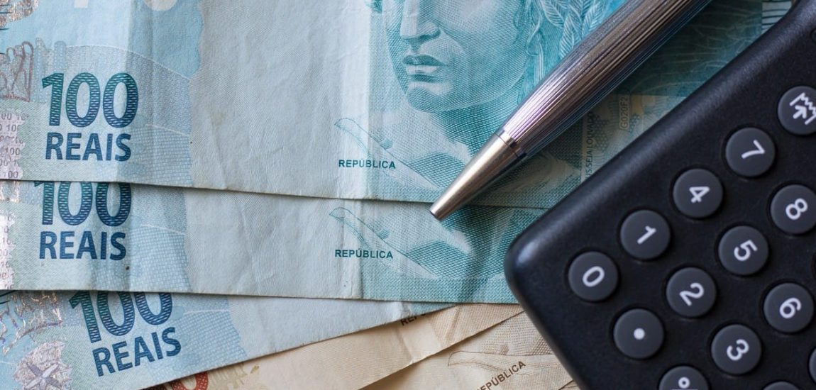 Prazo para pagamento da 1ª parcela do 13º salário termina nesta segunda; veja como funciona